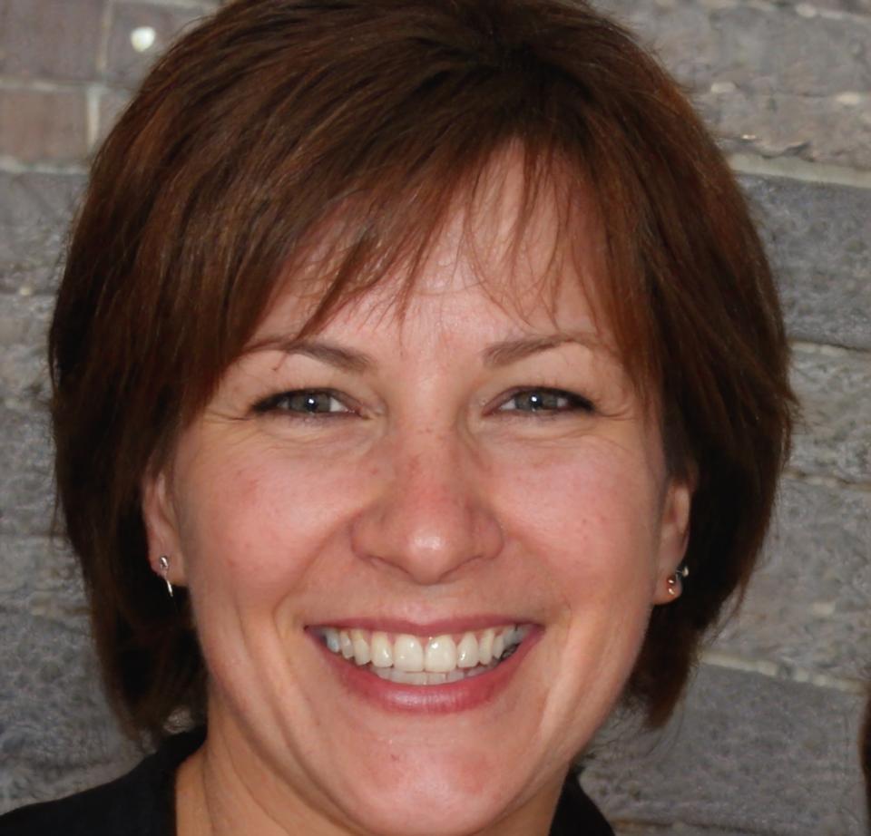 Profesional de finanzas Aitana Urrutia durante una consultoría empresarial